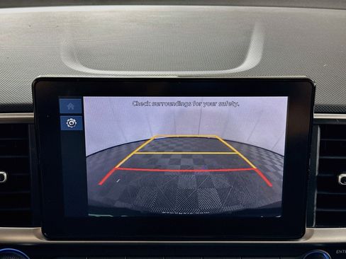 Used 2025 Hyundai Venue SEL FWD image 22