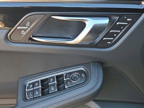 Certified 2026 Porsche Macan image 7