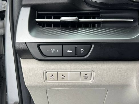 Used 2023 Kia Carnival LX FWD image 25