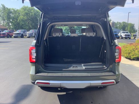 Used 2024 Ford Expedition Limited image 7