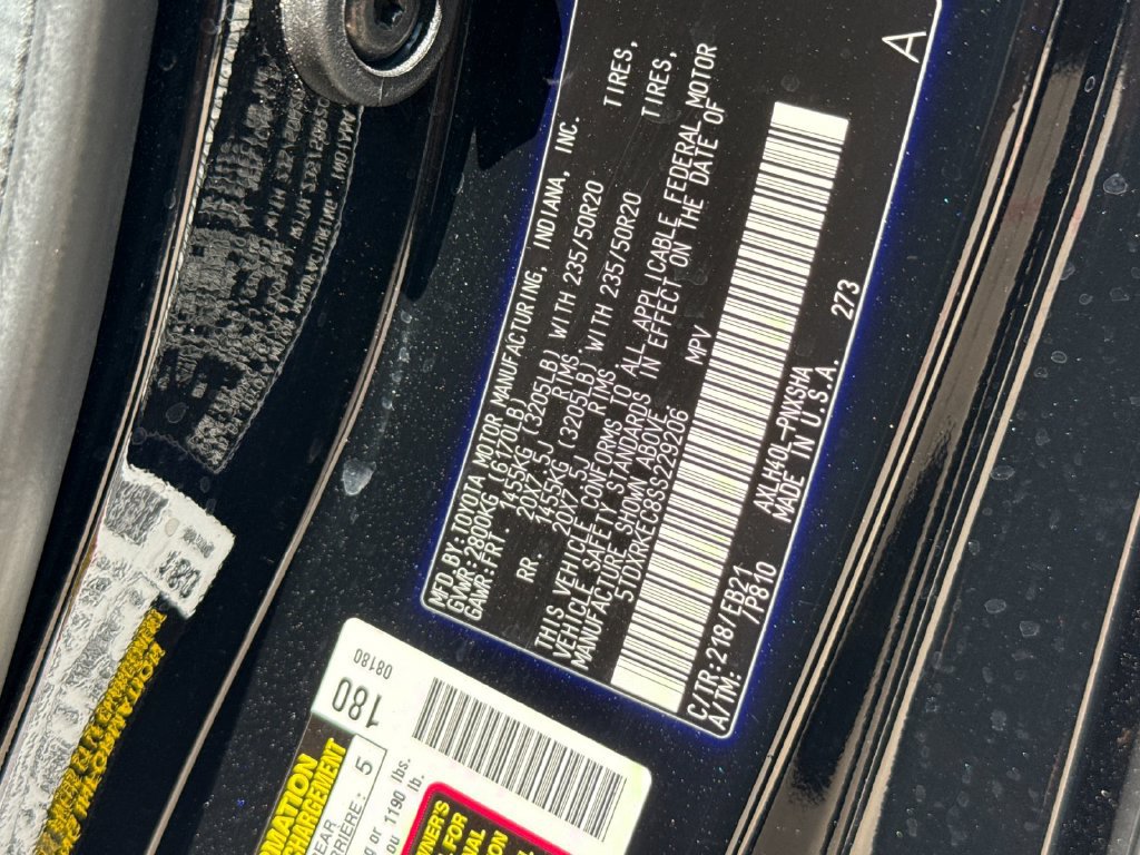 Certified 2025 Toyota Sienna XSE FWD image 31