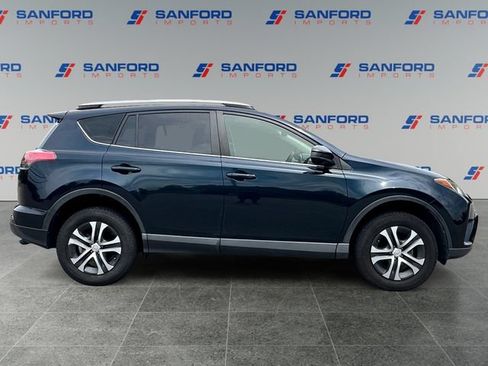 Used 2018 Toyota RAV4 LE FWD image 6