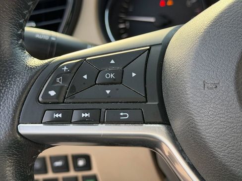 Used 2019 Nissan Rogue SV FWD image 25