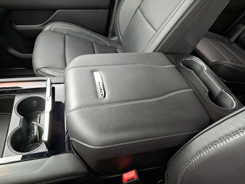 Used 2025 GMC Yukon Denali AWD/4WD image 27