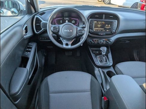 Used 2025 Kia Soul LX image 12