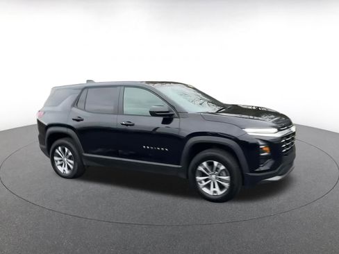 Used 2025 Chevrolet Equinox LT image 2