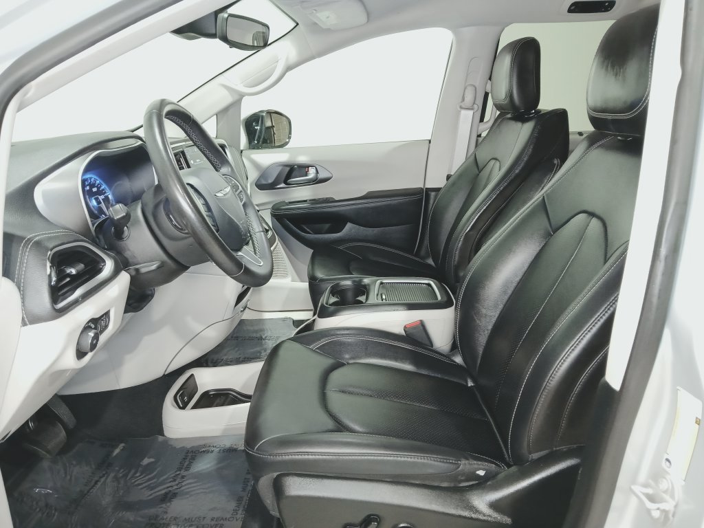 Used 2024 Chrysler Pacifica Touring-L FWD image 10