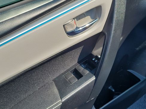 Used 2014 Toyota Corolla LE FWD image 19