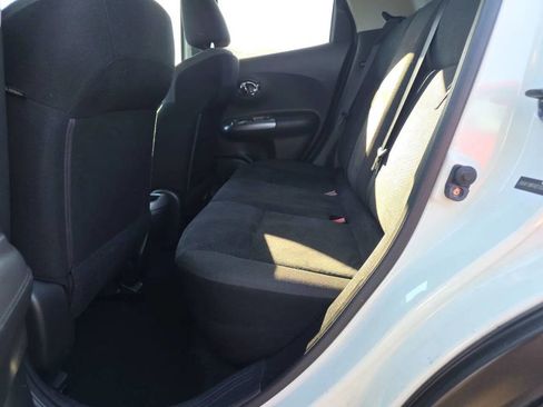 Used 2011 Nissan Juke SV image 12