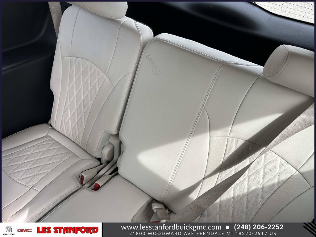 Used 2023 Buick Enclave Avenir AWD/4WD image 14