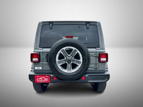 Used 2022 Jeep Wrangler Unlimited Sahara AWD/4WD image 9