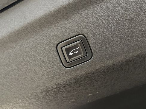 Used 2023 GMC Yukon SLT image 37