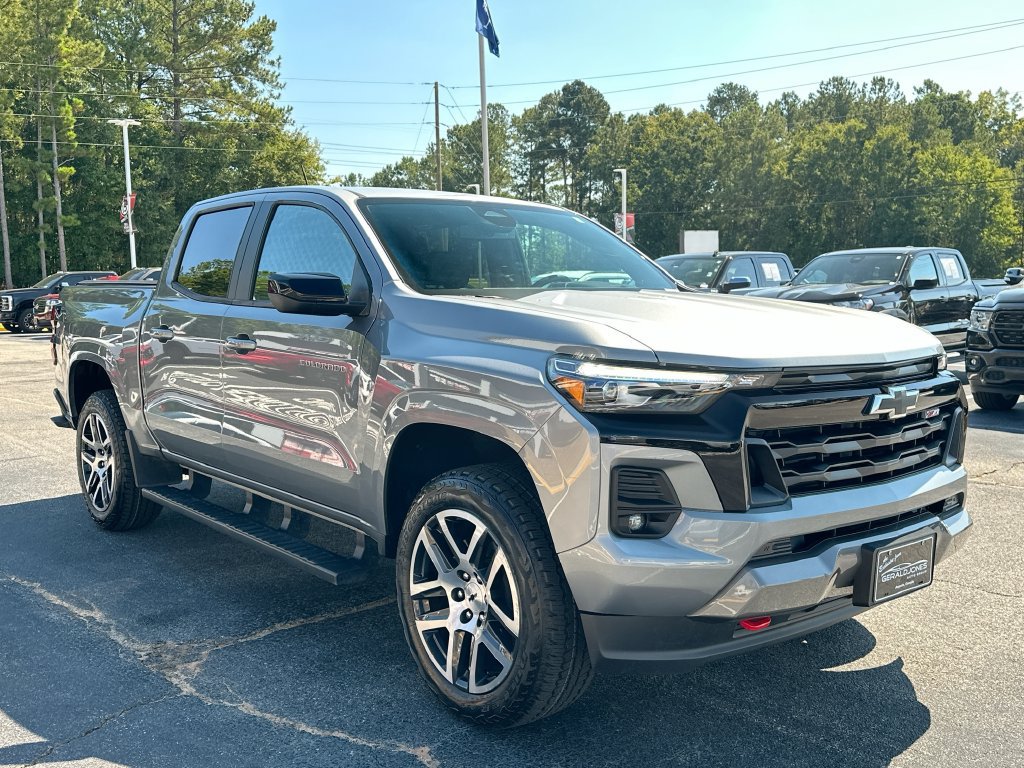 Used 2023 Chevrolet Colorado Z71 w/ Z71 Convenience Package 2 AWD/4WD image 2