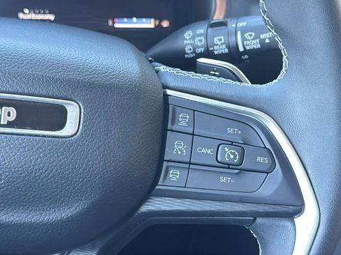 Used 2023 Jeep Grand Cherokee Laredo image 23