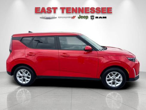Used 2024 Kia Soul LX w/ Option Group 015 FWD image 2
