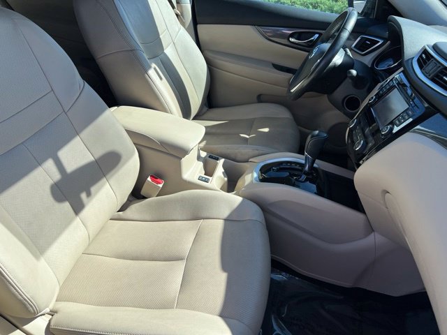 Used 2016 Nissan Rogue SL w/ SL Premium Package FWD image 14