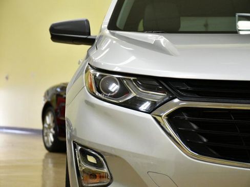 Used 2019 Chevrolet Equinox LS w/ LS Convenience Package image 5