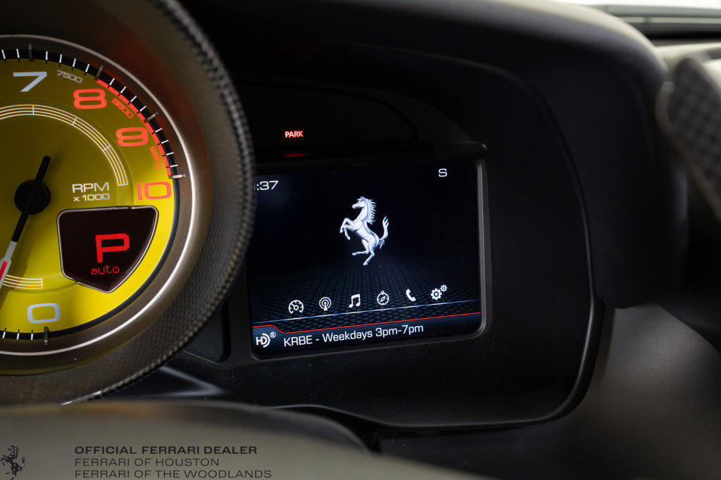 Used 2021 Ferrari F8 Tributo RWD image 12