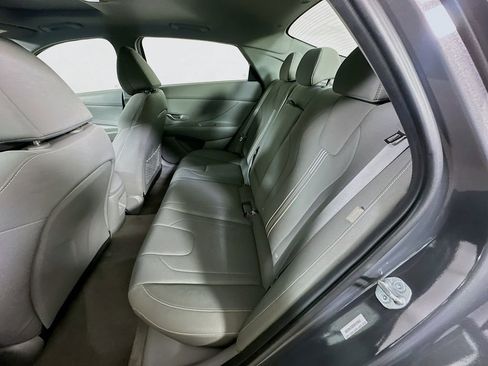 Used 2025 Hyundai Elantra SEL FWD image 13