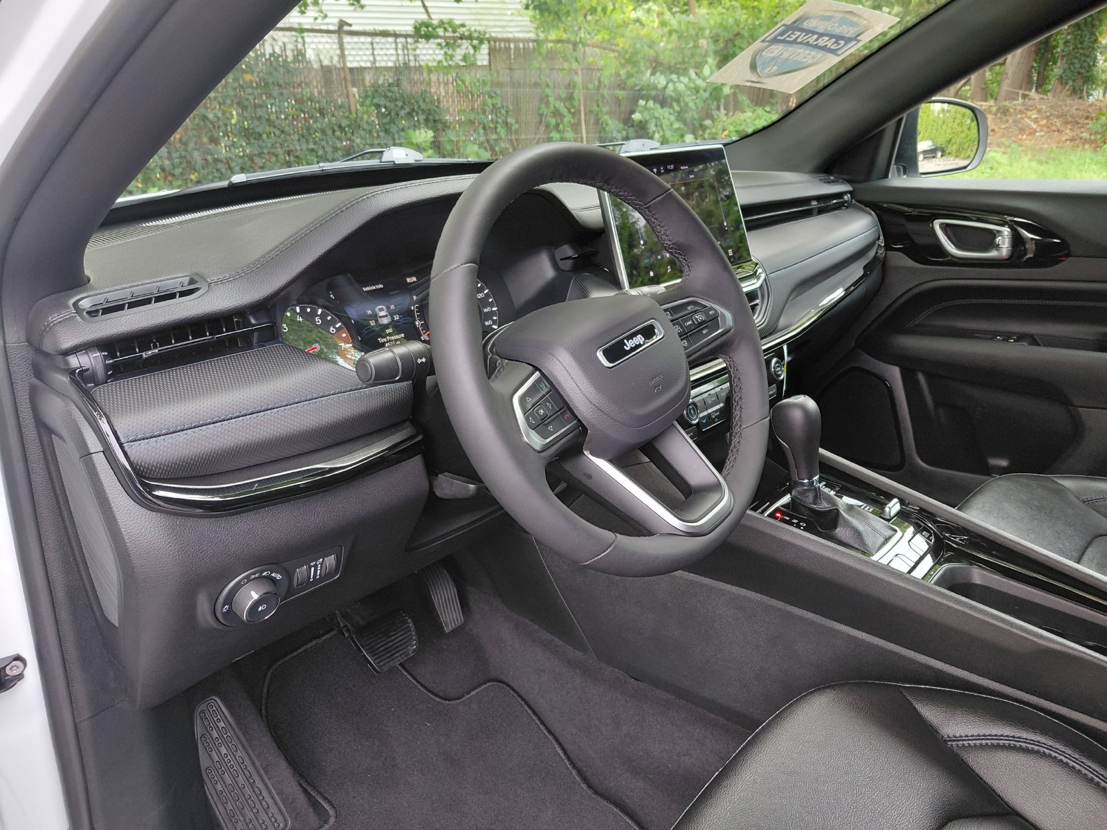 Used 2026 Jeep Compass Limited AWD/4WD image 16