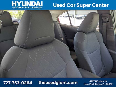 Used 2021 Toyota Corolla LE FWD image 6