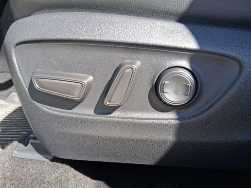 Used 2025 Toyota Highlander XLE AWD/4WD image 7