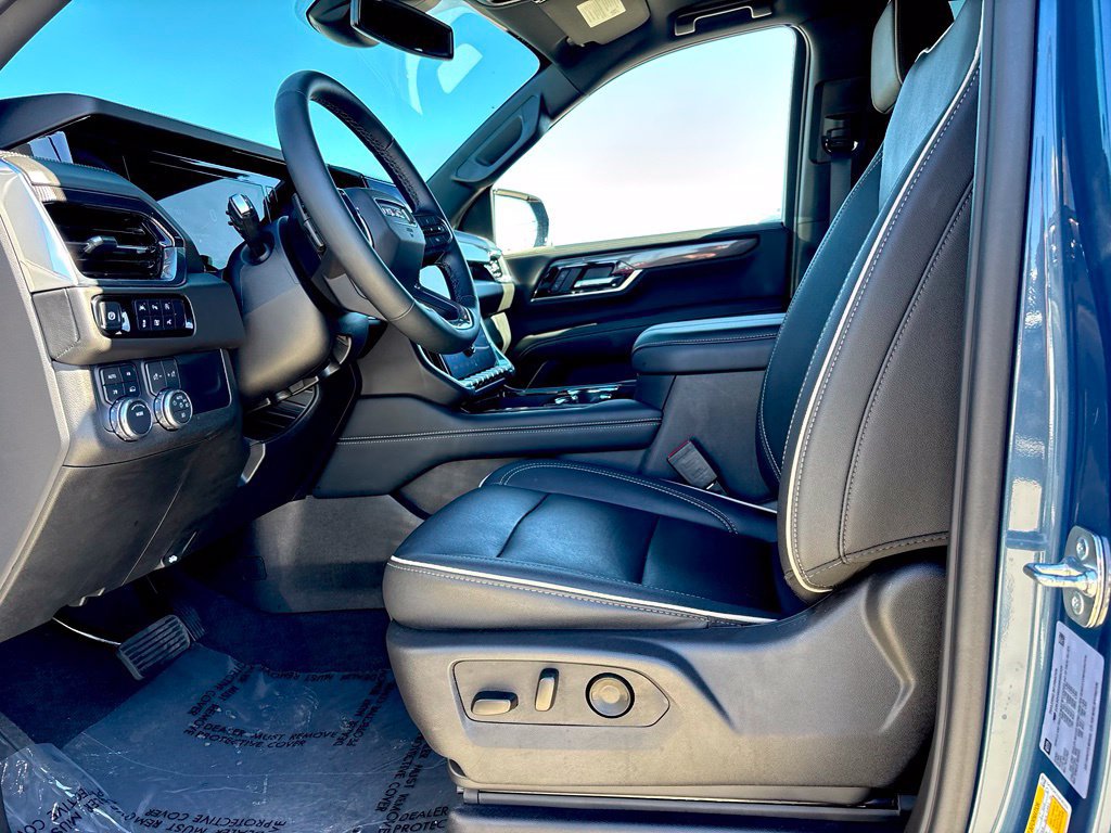 Used 2025 GMC Yukon XL Elevation w/ LPO, Elevation Black Package AWD/4WD image 12
