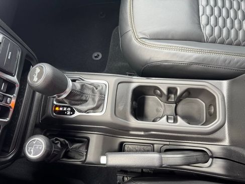 New 2025 Jeep Wrangler Unlimited Sahara w/ Technology Group AWD/4WD image 18