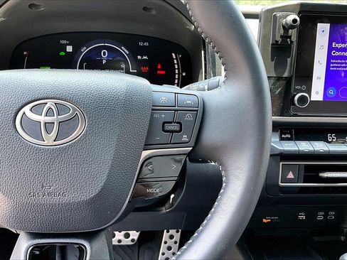 Used 2025 Toyota Camry SE w/ Convenience Package FWD image 11