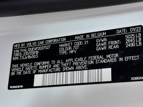 Used 2023 Volvo XC40 B5 Plus image 40