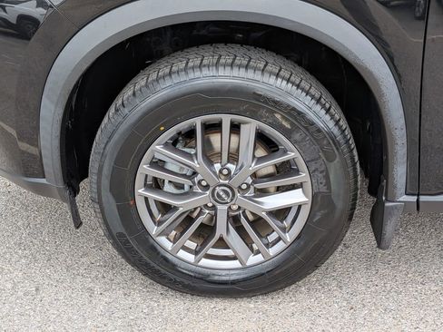 Used 2023 Nissan Rogue S AWD/4WD image 11