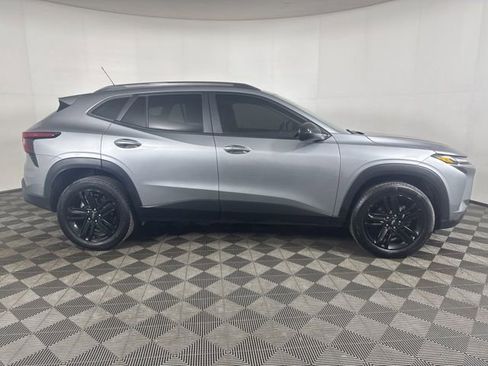 Used 2024 Chevrolet Trax ACTIV image 2