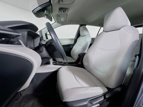 Used 2024 Toyota Corolla Cross L image 11