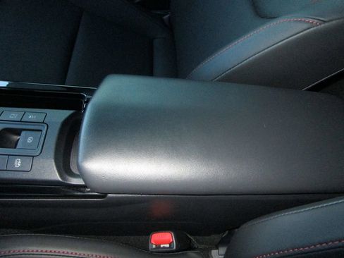 Used 2026 Toyota Prius Plug-In Hybrid image 34