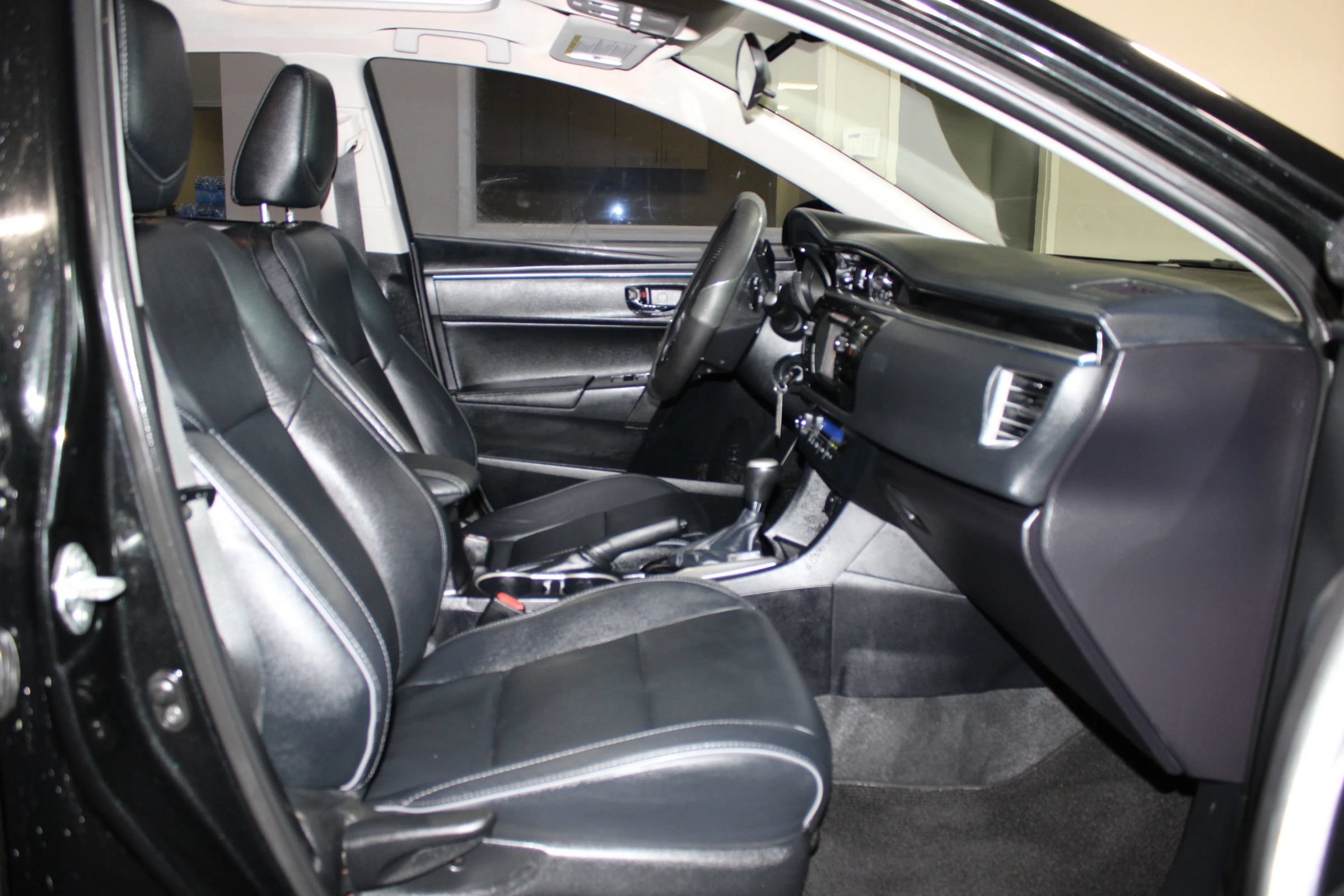 Used 2014 Toyota Corolla S Premium FWD image 26
