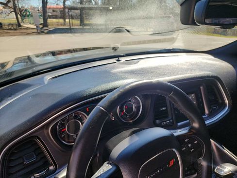 Used 2015 Dodge Challenger SXT image 21