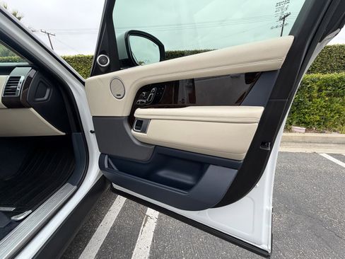 Used 2019 Land Rover Range Rover HSE AWD/4WD image 25
