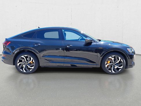 Certified 2023 Audi e-tron Premium Plus w/ Premium Plus Package AWD/4WD image 4