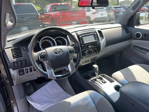 Used 2014 Toyota Tacoma PreRunner w/ SR5 Package RWD image 30