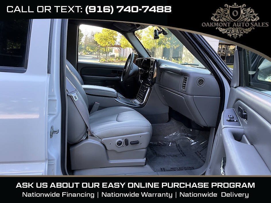 Used 2005 GMC Sierra 1500 Denali w/ Safe And Sound Package AWD/4WD image 17