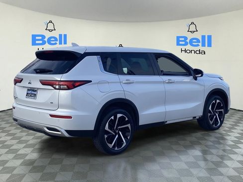 Used 2023 Mitsubishi Outlander SE image 4