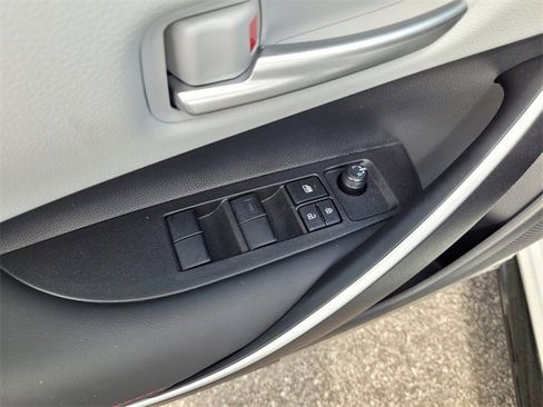 Used 2025 Toyota Corolla SE image 16