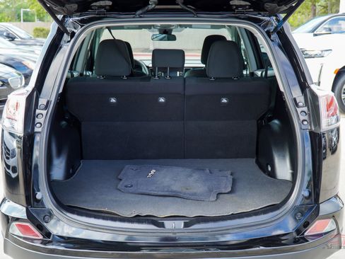 Used 2018 Toyota RAV4 LE image 7