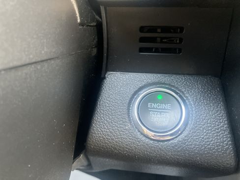 Used 2019 Ford F150 Lariat w/ Equipment Group 502A Luxury AWD/4WD image 25