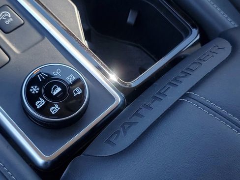 Used 2023 Nissan Pathfinder SL image 27