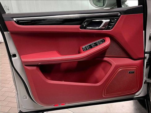 New 2026 Porsche Macan image 22