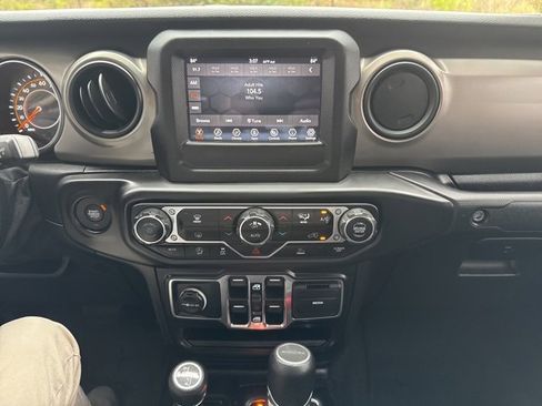 Used 2021 Jeep Gladiator Willys image 20