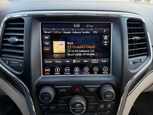 Used 2018 Jeep Grand Cherokee Overland image 16