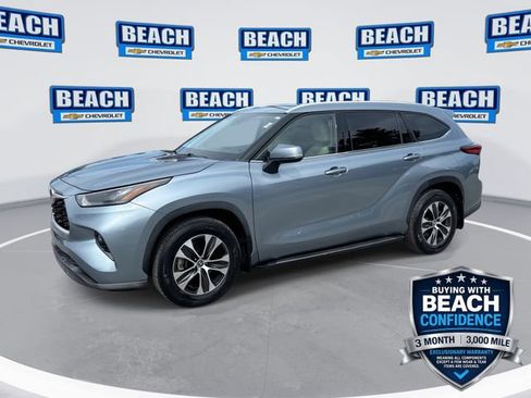 Used 2022 Toyota Highlander XLE AWD/4WD image 1