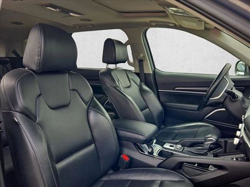 Used 2025 Kia Telluride S image 19